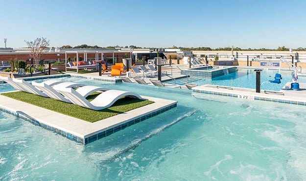 Rooftop Pool & Deck
